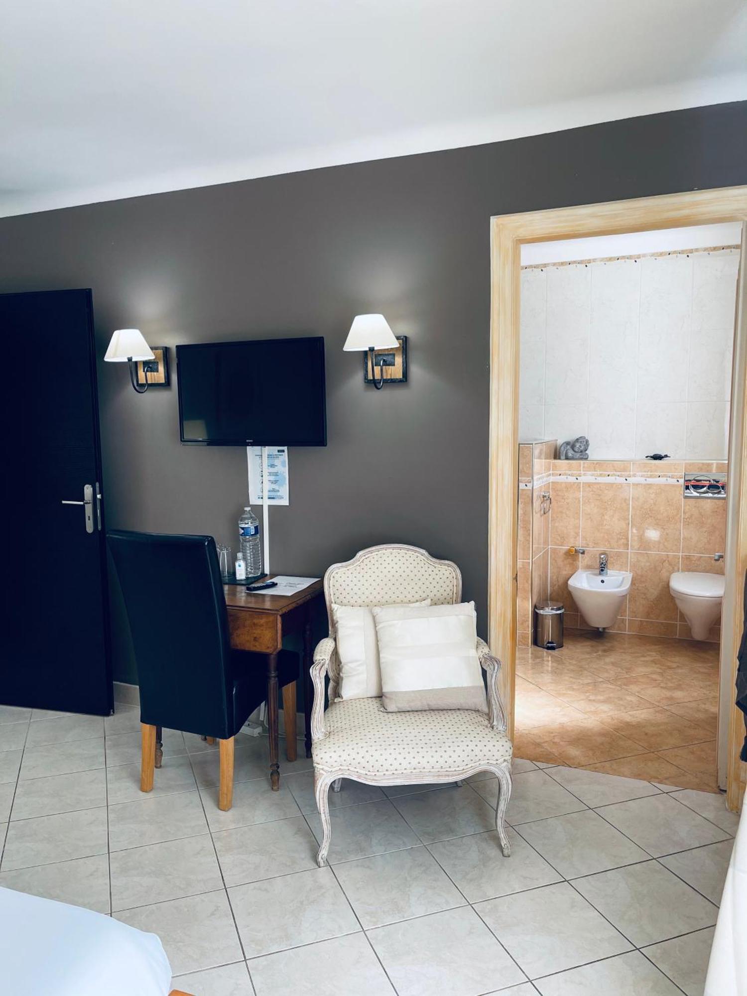 Hotel La Collinière Sainte-Gemme-Moronval Esterno foto