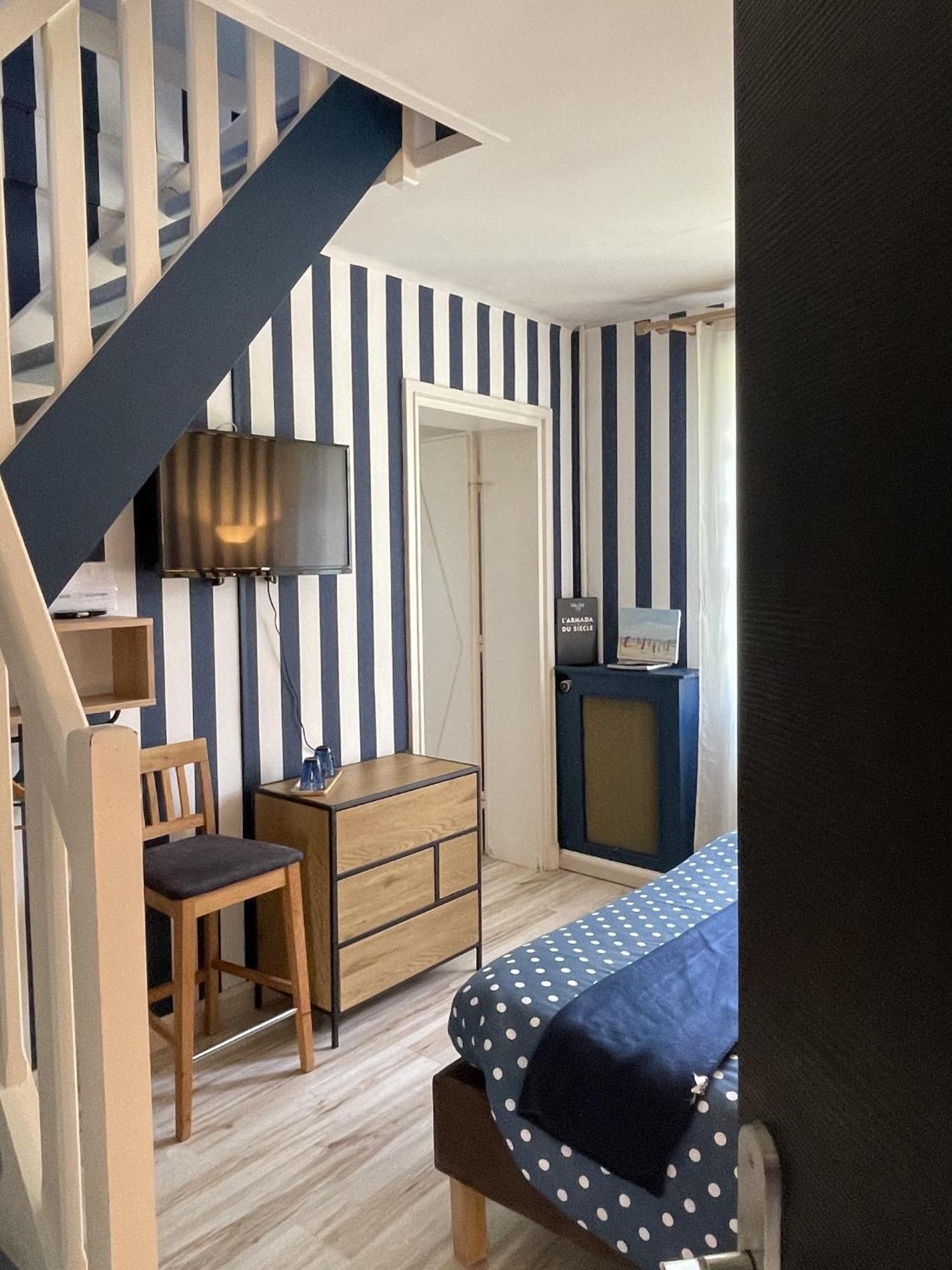 Hotel La Collinière Sainte-Gemme-Moronval Esterno foto