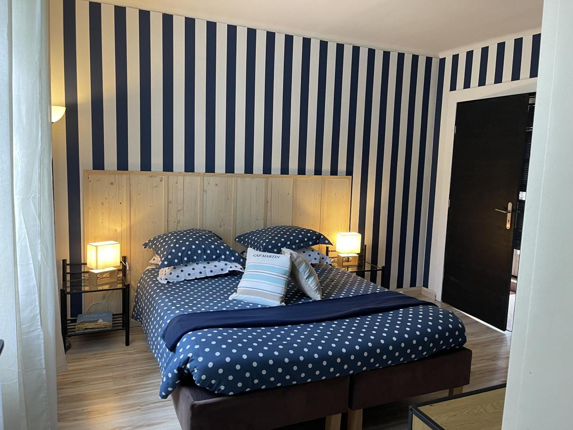 Hotel La Collinière Sainte-Gemme-Moronval Esterno foto